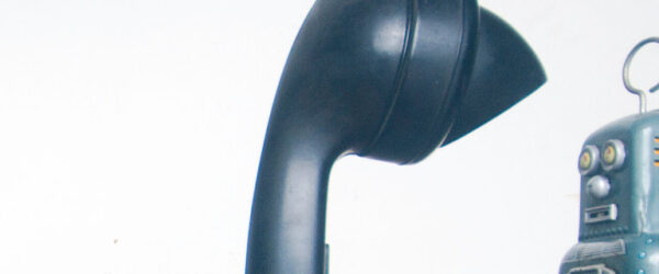 Robocik odbiera automatycznie telefon robot